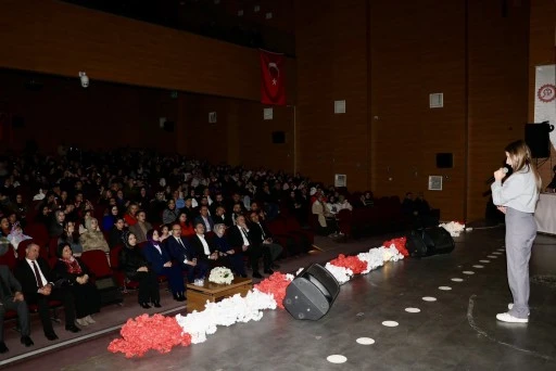 Siirt’te Şiirle Duygu Dolu Bir Gece: Liseler Arası Final Coşkusu