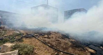 Siirt'te tandırdan çıkan kıvılcımlar yangına neden oldu