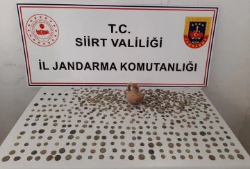 Siirt’te Tarihi Eser Operasyonu: Bizans Ve Roma Dönemine Ait 930 Sikke ve Çeşitli Objeler Ele Geçirildi