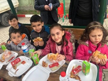 Siirt’te tekne orucunu tutan çocuklar iftar yaptı