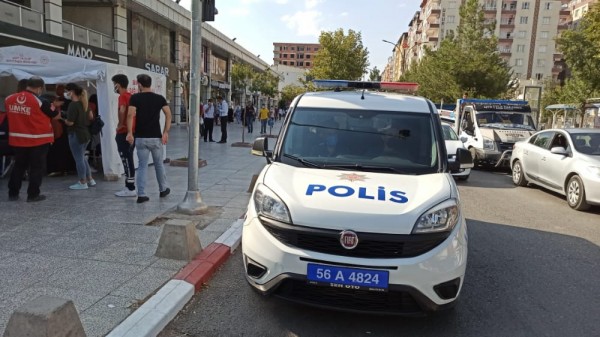 Siirt'te vakalar artınca emniyet araçları ve cami hoparlörlerinden vatandaşlar uyarıldı