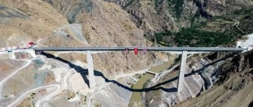 Siirt’teki Beğendik Köprüsü’nden yılda kaç araç geçtiği açıklandı