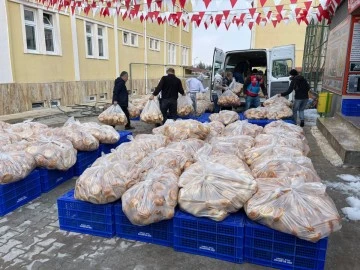 Siirt’ten deprem bölgesine 25 bin ekmek 5 bin sandviç gönderildi