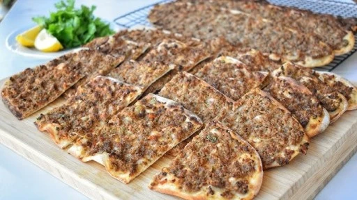Siirt Usul&uuml; "Etli Ekmek" Nasıl Yapılır