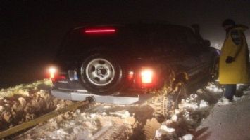 Sivas Gürün&#039;de kardan mahsur kalan aile için Kaymakam Algın da seferber oldu