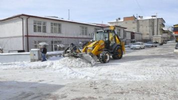 Sivas Gürün&#039;de karla mücadele sürüyor