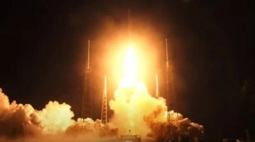 Son Dakika: Türkiye'nin veri kapasitesini 15 kat artıracak Türksat 5B uydusu uzaya fırlatıldı