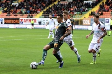 Spor Toto Süper Lig: Alanyaspor: 0 Fatih Karagümrük: 0 (İlk yarı)