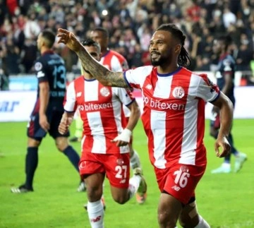 Süper Lig: FT Antalyaspor: 1 Trabzonspor: 1 (İlk yarı)