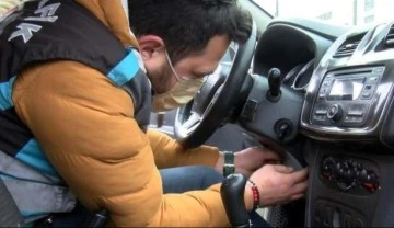 Taksi'de yeni hile: İstanbul'da yakalandı! Direksiyon altından düğme çıktı