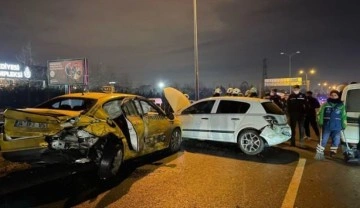TEM Esenler mevkisindeki zincirleme kazada 4 kişi yaralandı