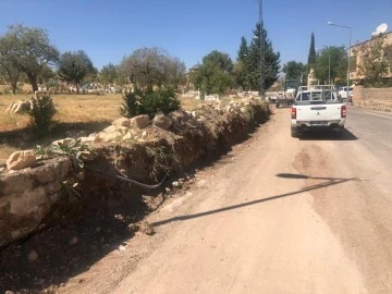 Tillo’da Mezarlık Duvarı Yenileniyor