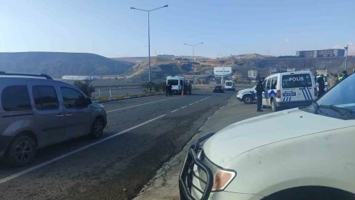 Trafik Kazası: Otomobil Jandarma Minibüsüne Çarptı