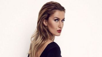 Tuğba Özay : &quot;Adam olun&quot;