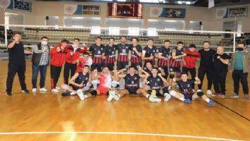 Turgutlu Belediyespor Erkek Voleybol Takımı Kütahya&#039;dan galibiyetle döndü