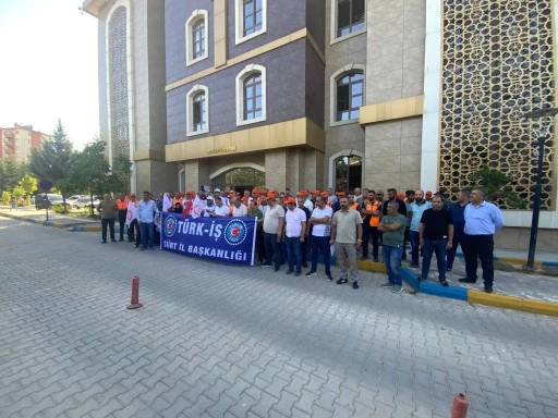 Türk-İş’ten Siirt’te Eylem: “Biz Emekçiyiz, Köle Değiliz!”