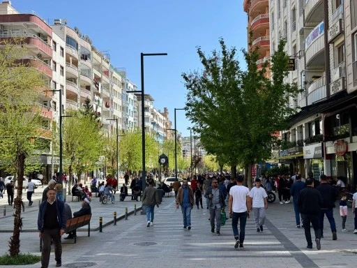 T&uuml;rkiye'nin en gen&ccedil; n&uuml;fusuna sahip Siirt'te işsizlik sorunu &ccedil;&ouml;z&uuml;m bekliyor