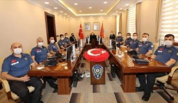 UND: Türk polisi, Macaristan'da Türk tırlarını kaçak göçmenlerden koruyacak