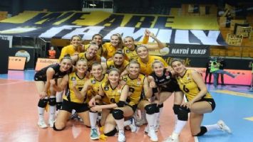 VakıfBank üst üste dokuzuncu kez yarı finalde