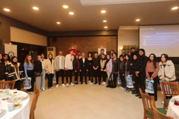 Vali Çeber ve Başkan Tahmazoğlu öğrenciler ile birlikte ecdadı ziyaret ettiler