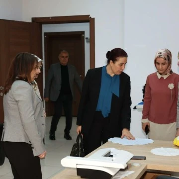 Vali Eşi Güney Hacıbektaşoğlu, Olgunlaşma Enstitüsünde İncelemelerde Bulundu