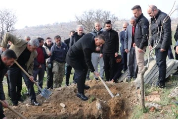 VALİ HACIBEKTAŞOĞLU, BASKIN AİLESİNİN CENAZE TÖRENİNE KATILDI