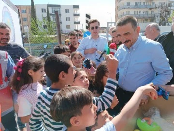 VALİ HACIBEKTAŞOĞLU, DEPREM ZAMANINDA OLDUĞU GİBİ BAYRAMIN İLK GÜNÜNDE DE HATAY DA 