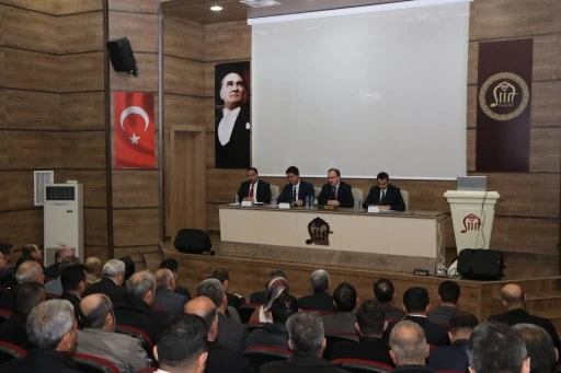 Vali Kızılkaya 2025’in İlk Toplantısında Muhtarlara Bir Araya Geldi