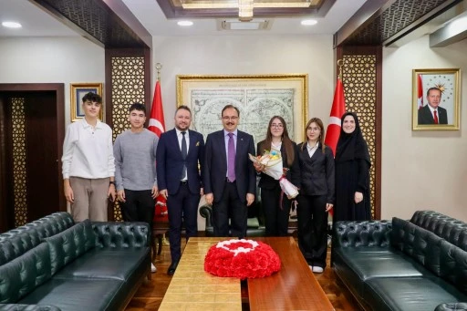 Vali Kızılkaya, Dünya Çocuk Hakları Günü'nde Çocukları Makamında Ağırladı