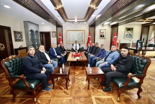 Vali Kızılkaya Muhtarlarla G&ouml;r&uuml;şt&uuml;: Sel Sonrası &Ccedil;alışmalar Masada