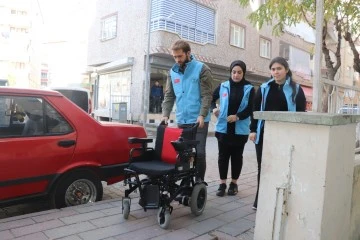 Vali Ve Belediye Başkan Vekili Dr. Kızılkaya, İhtiyaç Sahibi Ailelerin Akülü Tekerlekli Sandalye İsteğini Yerine Getirdi