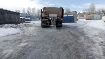 Van Çaldıran Belediyesi&#039;nden yol tuzlama çalışması