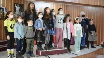 Vefatının 23. yıl dönümünde Barış Manço yaptırdığı okulda şarkılarıyla anıldı