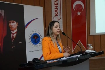 Yapay Zeka Destekli Tıp Sempozyumuna Siirt'ten Katılım: Dr. Fatma Zehra Kurnuç, Kadın Doğumda Yapay Zeka Çalışmalarını Anlattı