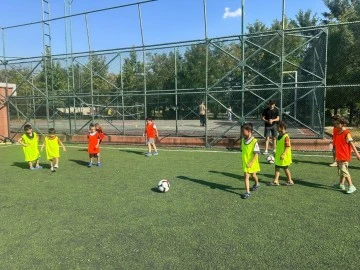 Yaz Spor Kursları Başladı: Gençler Orhan Doğan Parkı'nda Sporla Buluşuyor!