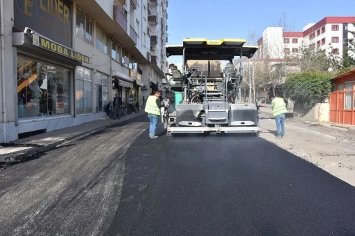 Yenimahalle&rsquo;de Asfalt Serimi Başladı