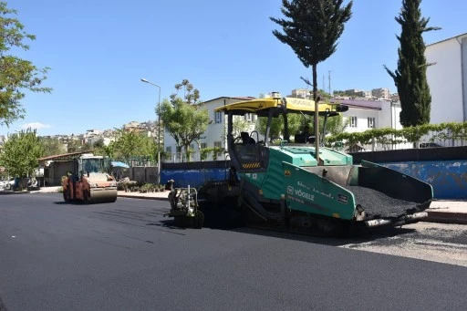 YOLLAR YENİLENİYOR