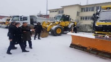 Yozgat Valisi Polat&#039;ta karla mücadele ekibine ziyaret