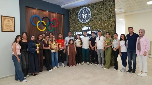 YURTLİG&rsquo;de Zirveye &Ccedil;ıkan Sporcular &Ouml;d&uuml;llendirildi