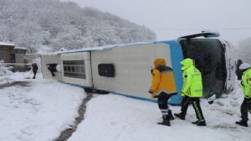 Zonguldak&#039;ta otobüs devrildi: 16 yaralı