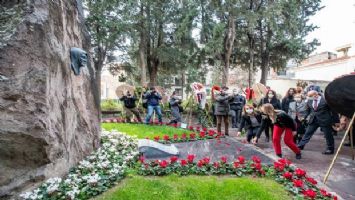 Zübeyde Hanım, ölüm yıl dönümünde mezarı başında anıldı